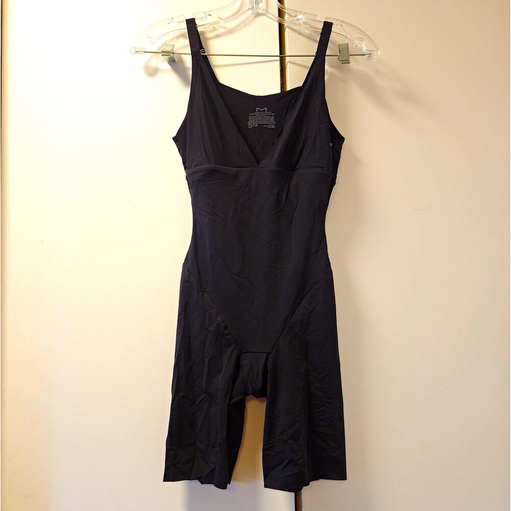 Maidenform Black Shapewear Bodysuit Shorts Light Compression Small V Neck Gusset